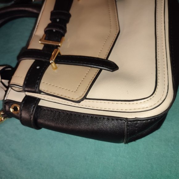 Reed Purse Crossbody bag Cream and Black comfortable casual classic - Picture 5 of 16